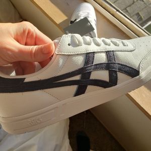 NWT Asics Gel Vickka TRS size 10